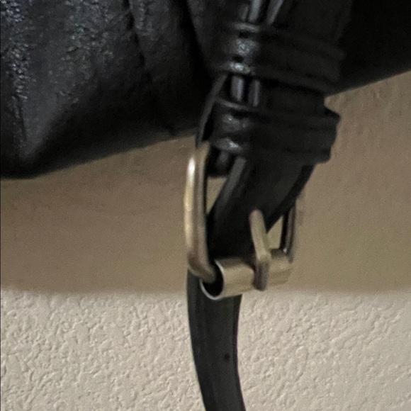 Antik Kraft Sleek Black Shoulder Bag - Picture 4 of 9